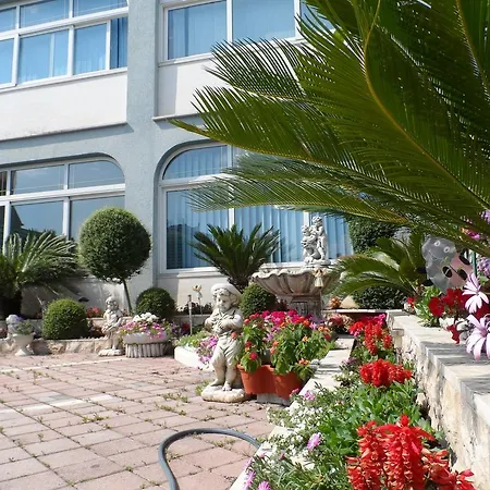 Guesthouse Rooms Split Couette-café 3*