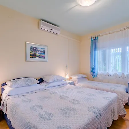 Guesthouse Rooms Split Bed & Breakfast