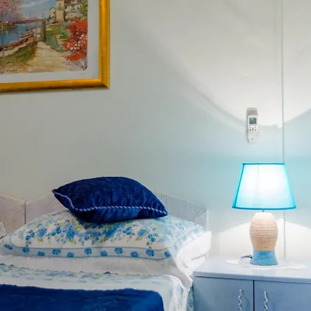 Guesthouse Rooms Split Bed & Breakfast Split