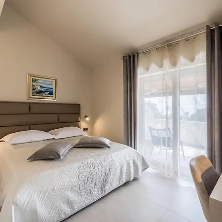 Guesthouse Rooms Split Bed and breakfast 3*