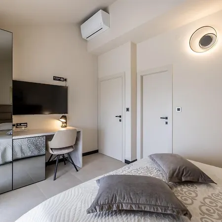 Guesthouse Rooms Split krevet i doručak Split
