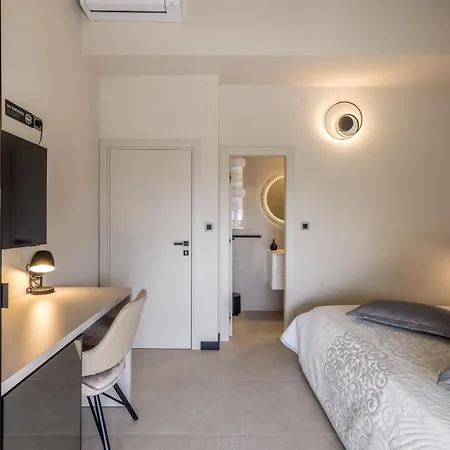 Guesthouse Rooms Split krevet i doručak Split
