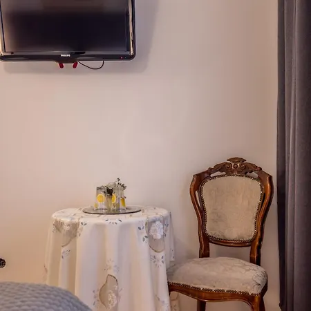 Guesthouse Rooms Split krevet i doručak