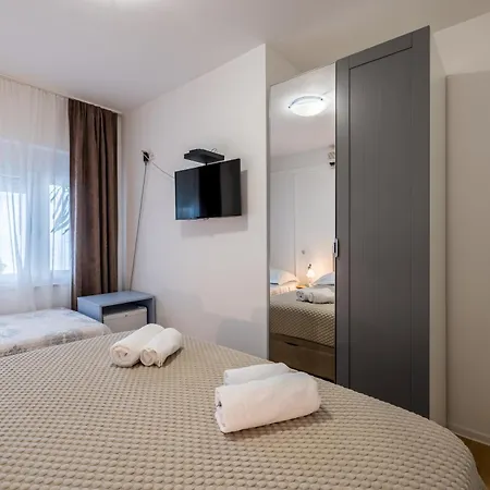 Guesthouse Rooms Split krevet i doručak Split