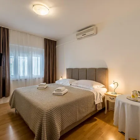 Guesthouse Rooms Split Bed & Breakfast