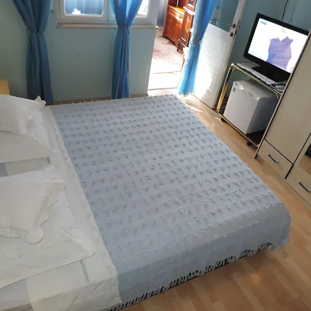 Guesthouse Rooms Split Bed and breakfast