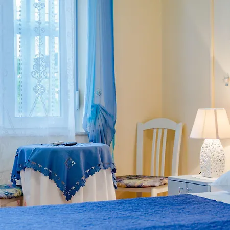 Guesthouse Rooms Split Bed and breakfast